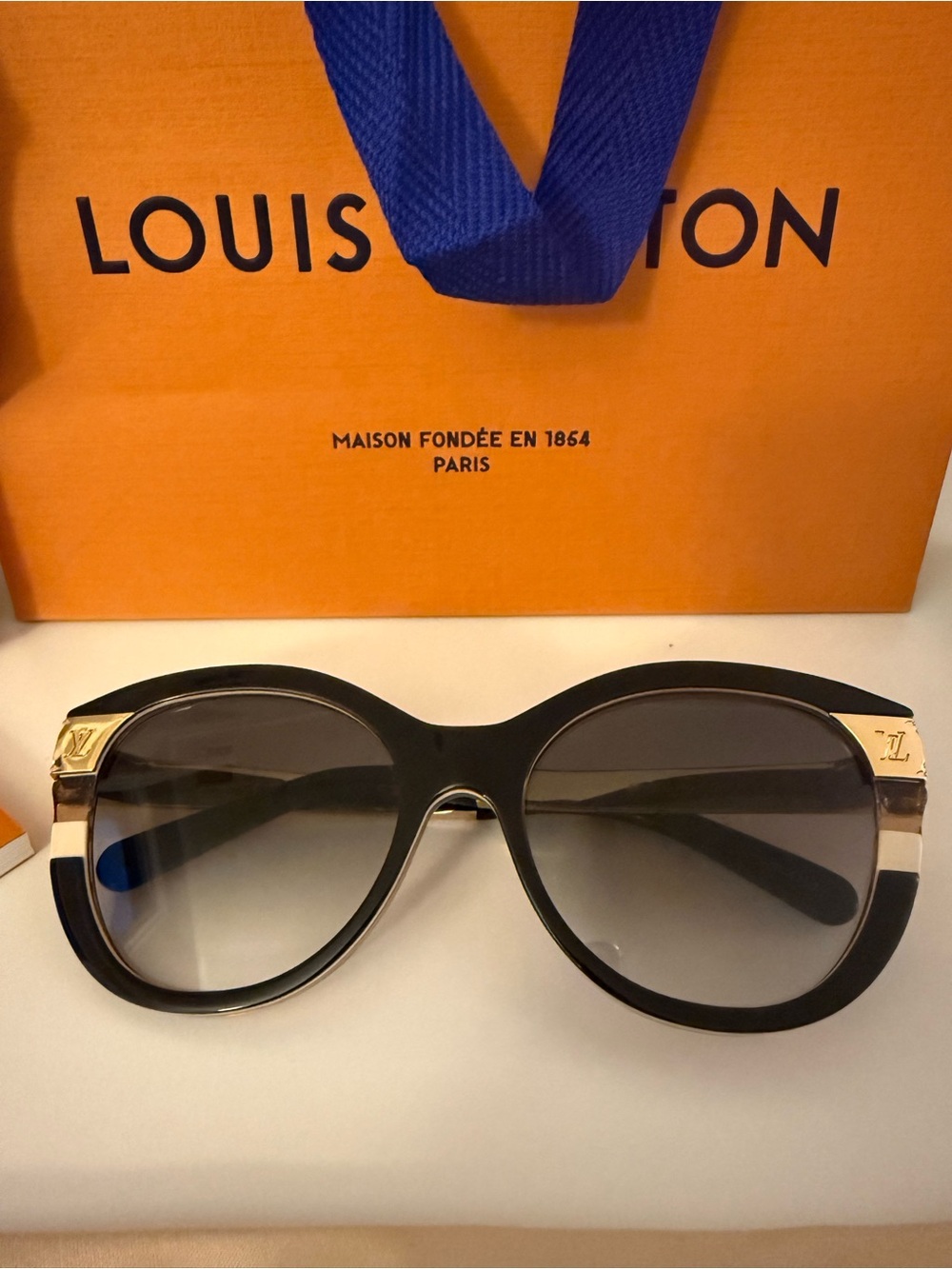 Louis Vuitton Petite Soupçon Cat Eye Sunglasses, Model# Z1857W